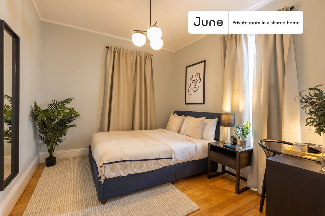 Private bedroom in 4 bed/2 bath Home in Boston, MA - Building Photo