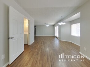 8931 W Cinnabar Ave in Peoria, AZ - Foto de edificio - Building Photo