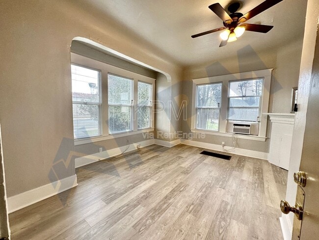 121 E Lockeford St in Lodi, CA - Building Photo - Building Photo