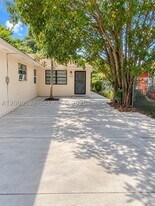 10132 W Indigo St in Miami, FL - Building Photo