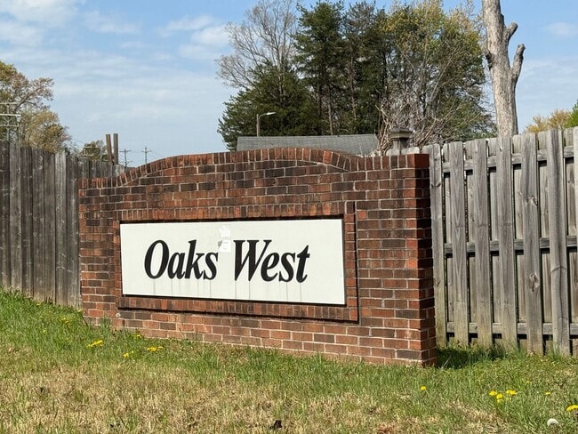 4811 Chaucer Dr in Greensboro, NC - Building Photo - Building Photo