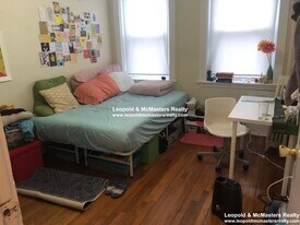 38 Gardner St, Unit 7 in Boston, MA - Building Photo