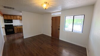 4416 10th St NW in Albuquerque, NM - Building Photo