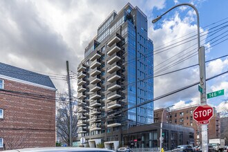 Murray Hill Mansion in Flushing, NY - Foto de edificio - Primary Photo