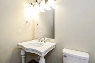 1101 Gretna Green Dr in Charlotte, NC - Building Photo - Building Photo