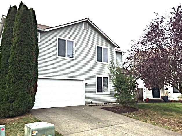 13310 120th Ave E in Puyallup, WA - Foto de edificio