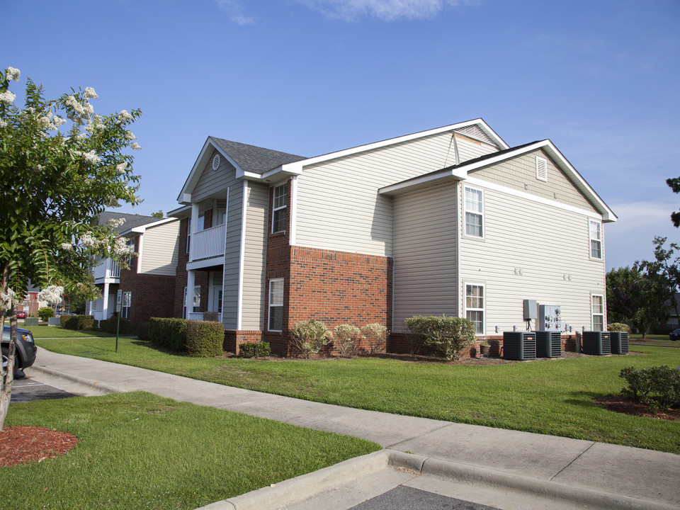 Legion Crossings in Hope Mills, NC - Foto de edificio