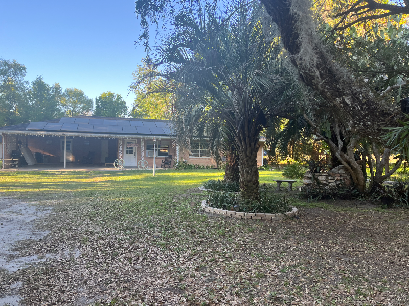 7098 CR 558 in Center Hill, FL - Building Photo