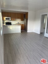 1963 17th St in Santa Monica, CA - Building Photo