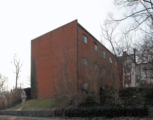 4535 Mellwood Ave in Cincinnati, OH - Foto de edificio - Building Photo