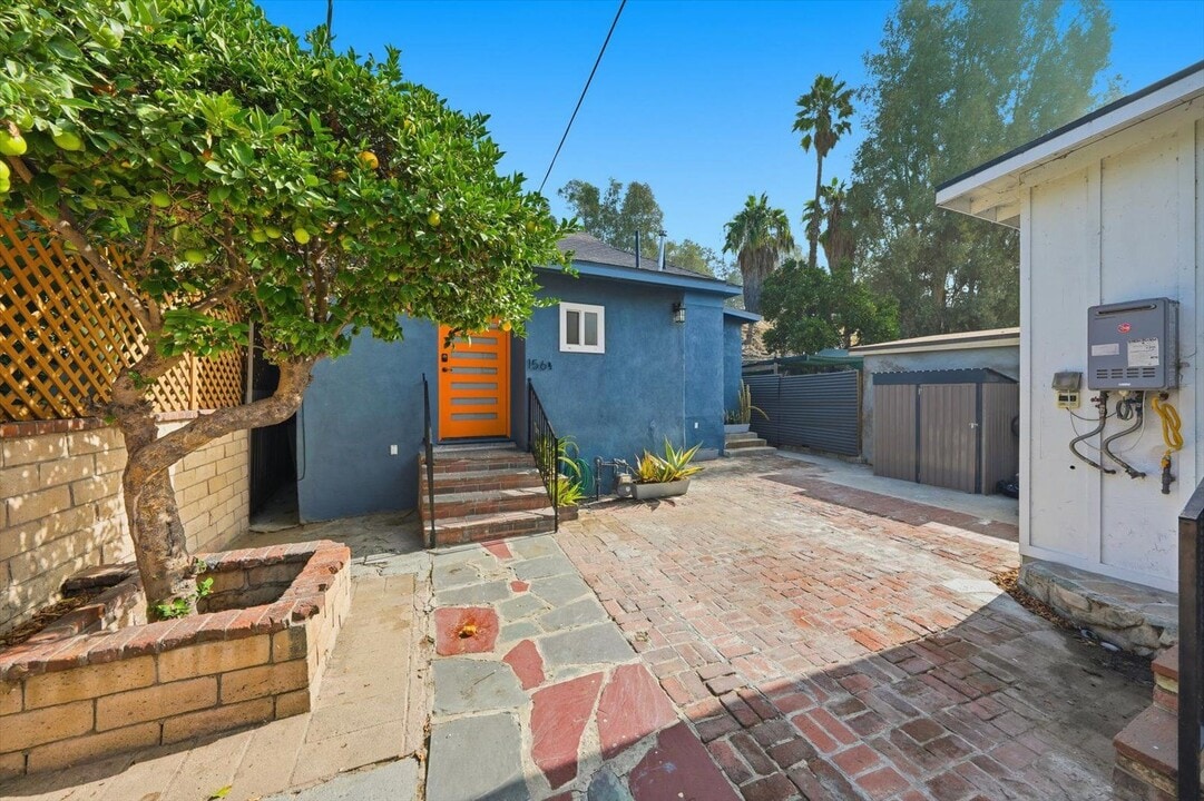 156 1/2 S Pecan St in Los Angeles, CA - Foto de edificio