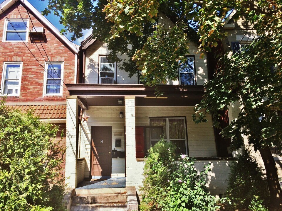5739 Kentucky Ave in Pittsburgh, PA - Building Photo