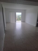 4164 Inverrary Dr, Unit 803 in Lauderhill, FL - Building Photo - Building Photo