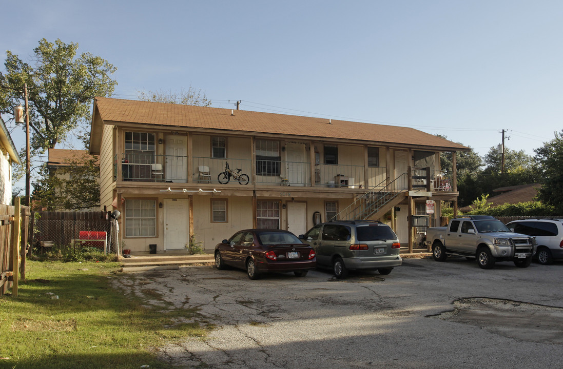 6 Apartments in Austin, TX - Building Photo