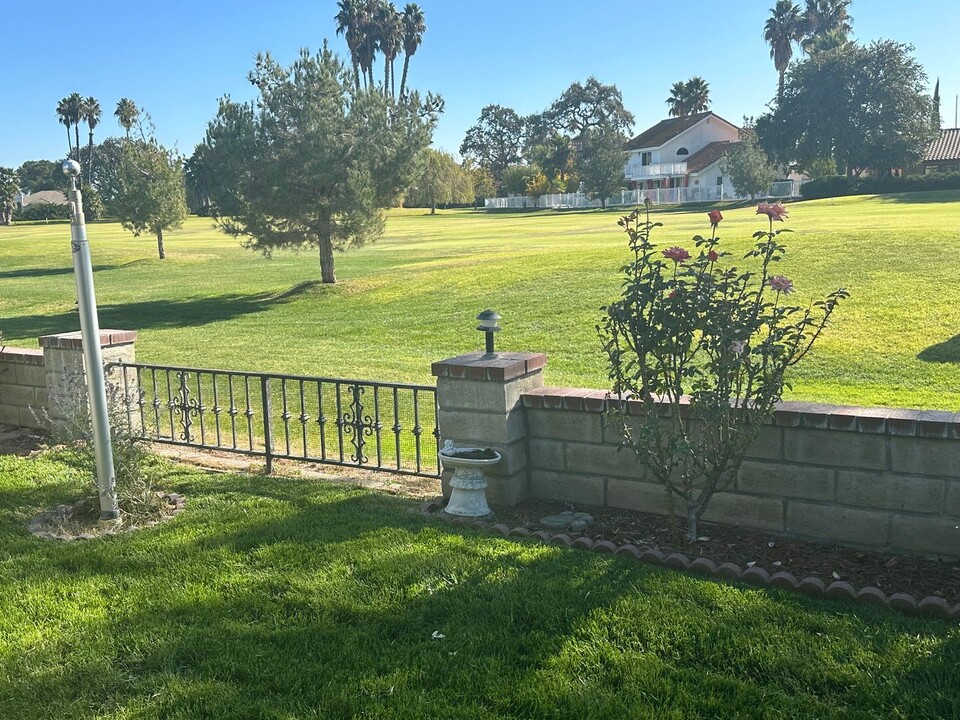 932 Torrey Pines Dr in Paso Robles, CA - Foto de edificio