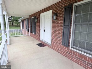 78 Brook Creek Rd in Toms Brook, VA - Foto de edificio - Building Photo