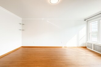 19 Reid Ave N in Hamilton, ON - Building Photo - Building Photo