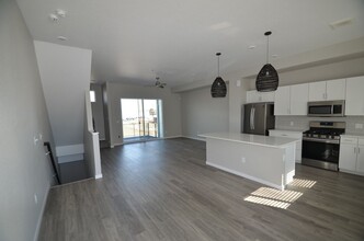 1707 West 67th Cir in Westminster, CO - Foto de edificio - Building Photo