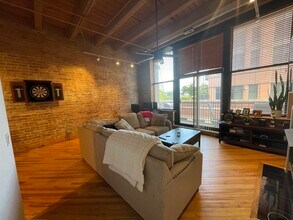 616 W Fulton St in Chicago, IL - Foto de edificio - Building Photo