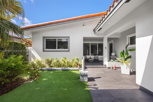 110 SW 22nd Rd in Miami, FL - Foto de edificio - Building Photo