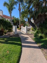 9388 Twin Trails Dr, Unit 205 in San Diego, CA - Foto de edificio - Building Photo