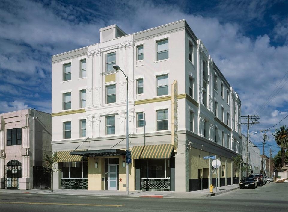 Palomar Apartments in Los Angeles, CA - Building Photo