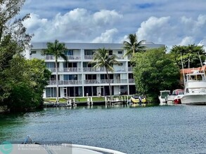 16531 NE 35th Ave in North Miami Beach, FL - Building Photo - Building Photo