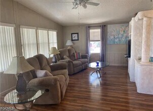 571 Sunrise Ln in North Fort Myers, FL - Building Photo - Building Photo