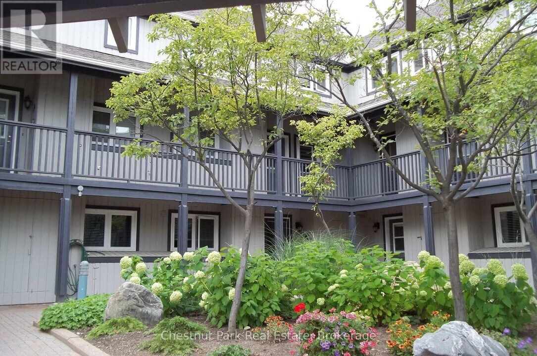 832 Suncrest Cir in Collingwood, ON - Building Photo