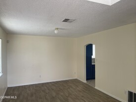 2333 Hannah Leigh St in El Paso, TX - Foto de edificio - Building Photo