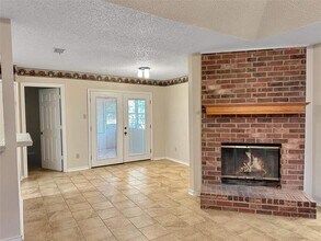 708 Crestview Dr in Kennedale, TX - Building Photo - Building Photo