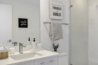 55 SW 9th St, Unit 3501 in Miami, FL - Building Photo - Building Photo