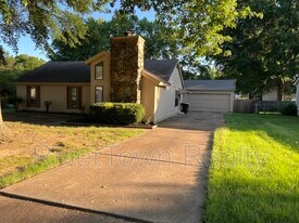 350 Bouldincrest Ave in Collierville, TN - Building Photo