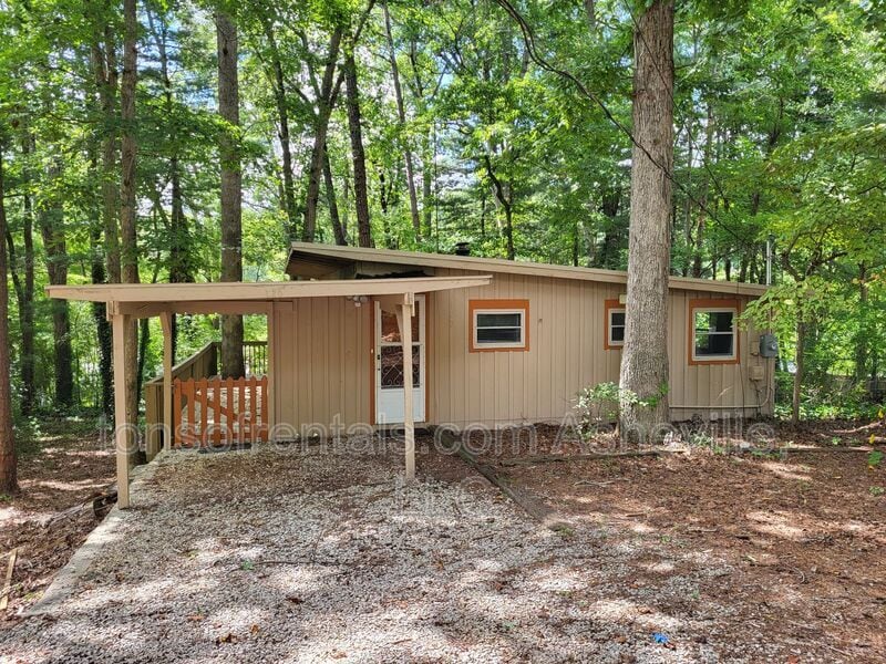120 Locust Ct in Arden, NC - Building Photo