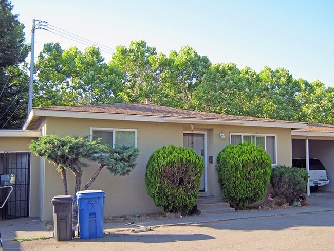 3320 Mendocino Ave in Santa Rosa, CA - Building Photo - Building Photo