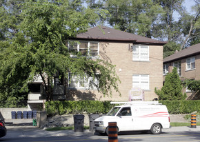 968 Avenue Rd in Toronto, ON - Building Photo