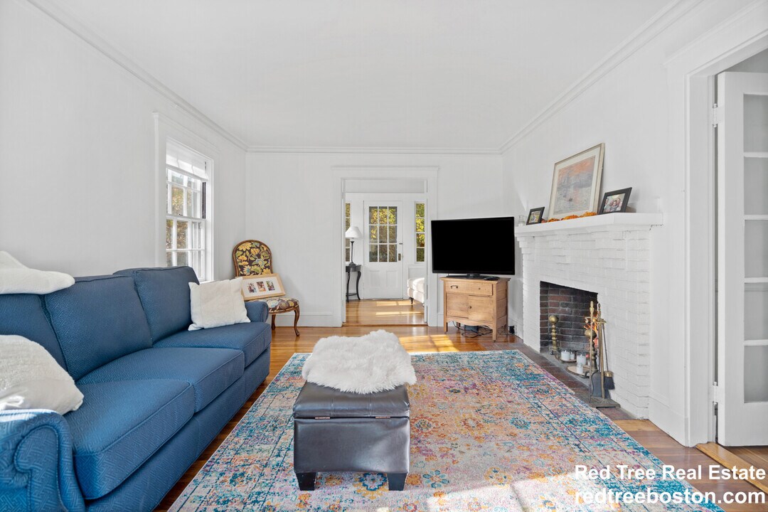 27 Oakwood Rd, Unit 2 in Auburndale, MA - Building Photo