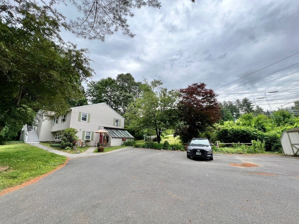 19 Robinson Rd, Unit C in Hudson, NH - Building Photo