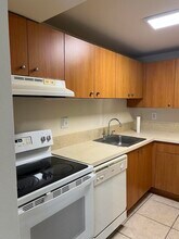 411 Executive Center Dr in West Palm Beach, FL - Building Photo - Building Photo