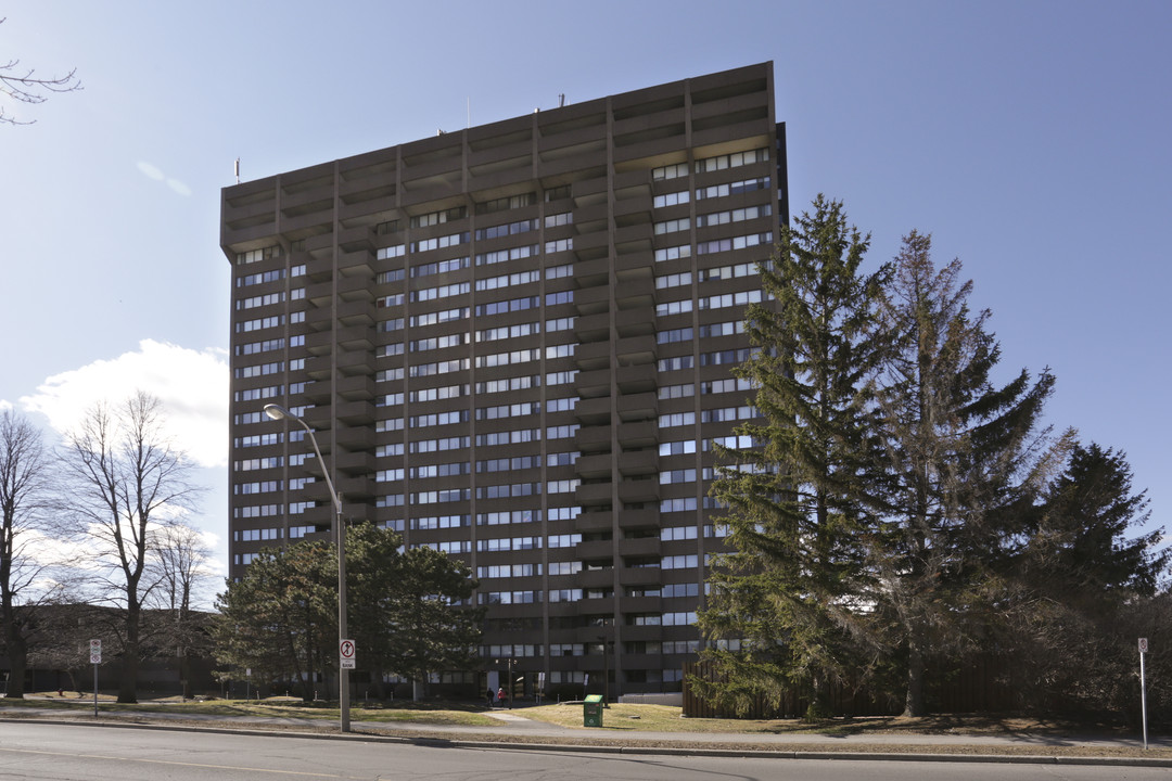 Strathmore Towers South in Ottawa, ON - Building Photo