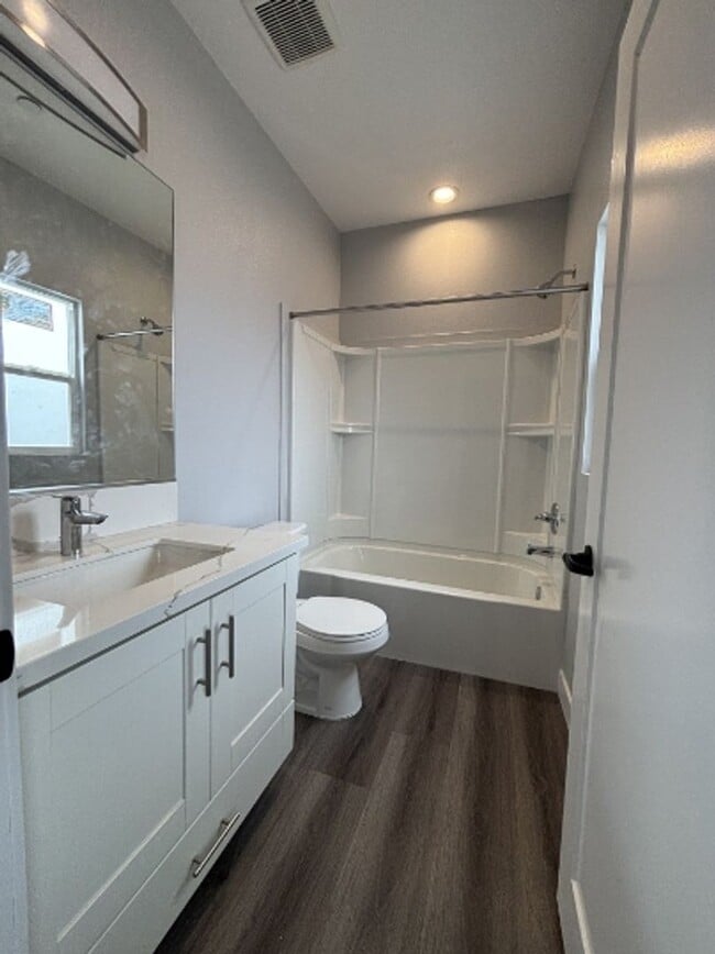 573-579 E Arrow Hwy in Azusa, CA - Building Photo - Building Photo
