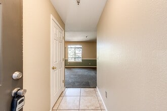 2575 S Syracuse Way in Denver, CO - Building Photo - Building Photo