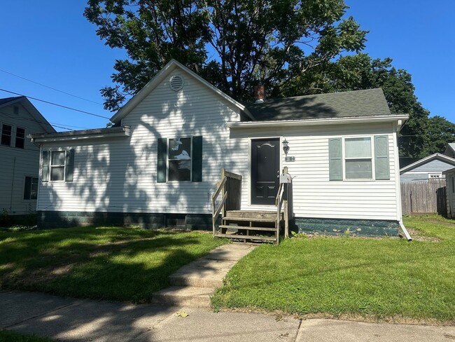 property at 1607 N Roosevelt Ave