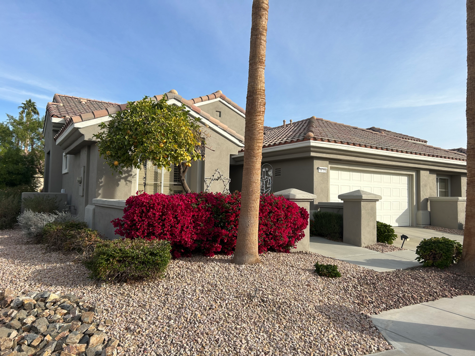 78704 Putting Green Dr in Palm Desert, CA - Building Photo