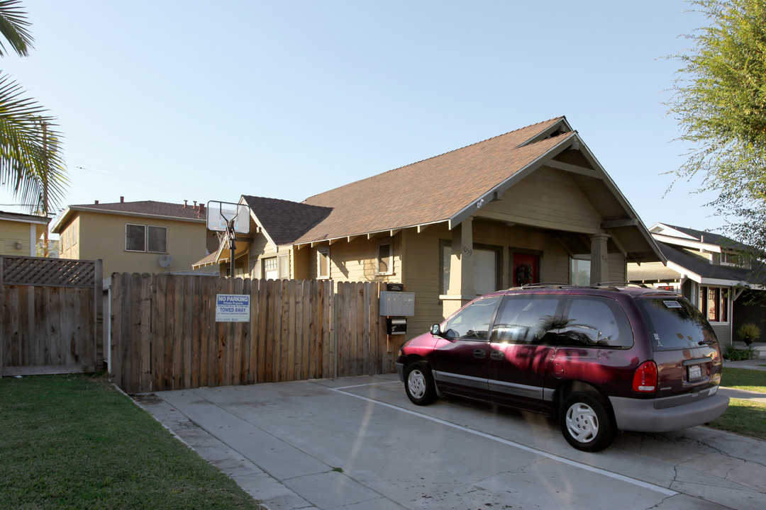 1037-1039 Obispo Ave in Long Beach, CA - Building Photo