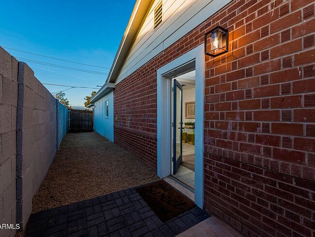 2040 E Monte Vista Rd, Unit Casita in Phoenix, AZ - Foto de edificio - Building Photo