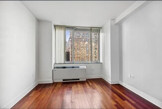 30 West St, Unit 23C in New York, NY - Building Photo - Building Photo