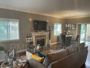 20598 NE Shore View Dr in Fairview, OR - Building Photo - Building Photo