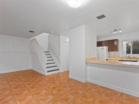 6205 SW Kendale Lakes Cir in Miami, FL - Building Photo