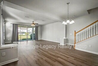 6986 Roundleaf Dr in Jacksonville, FL - Building Photo - Building Photo